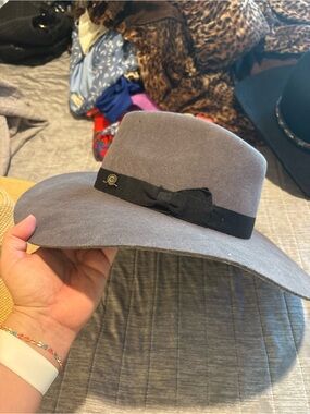 Charlie 1 Horse women’s Gray Wide-Brim Wool Felt Hat with Black Band